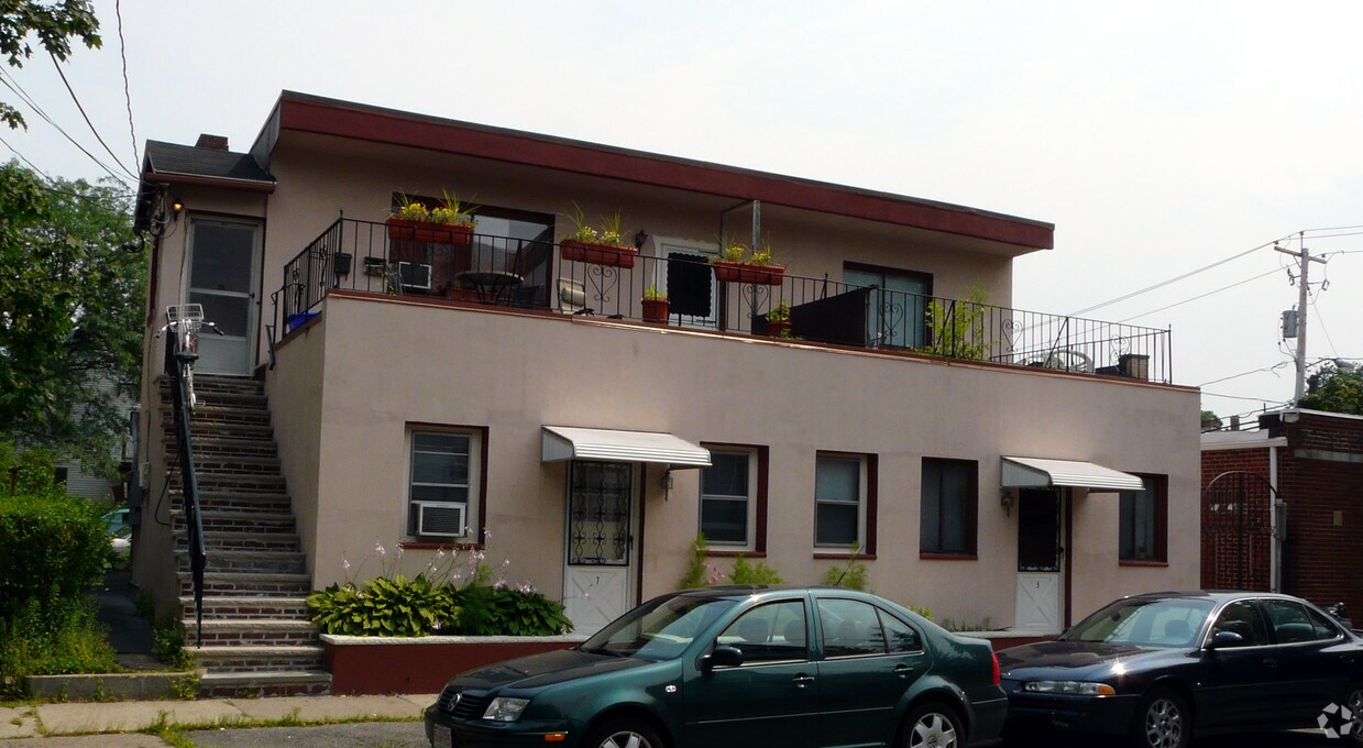 Primary Photo - 5-7 Trowbridge St