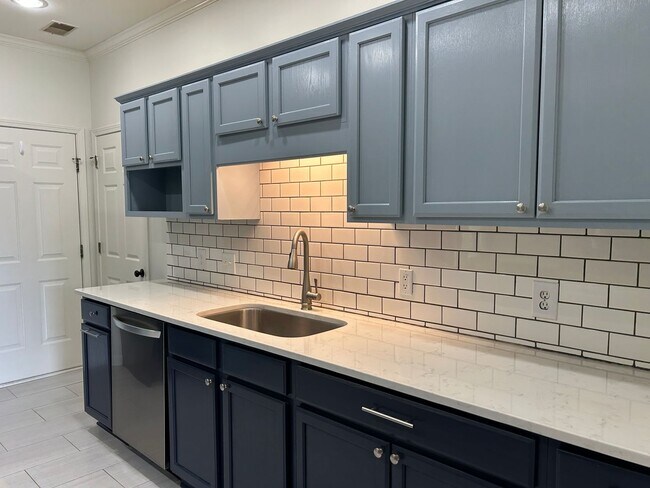 Foto del edificio - 236 Chadwick Ln