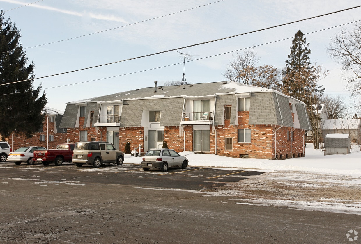 Primary Photo - Pinckney Apartments