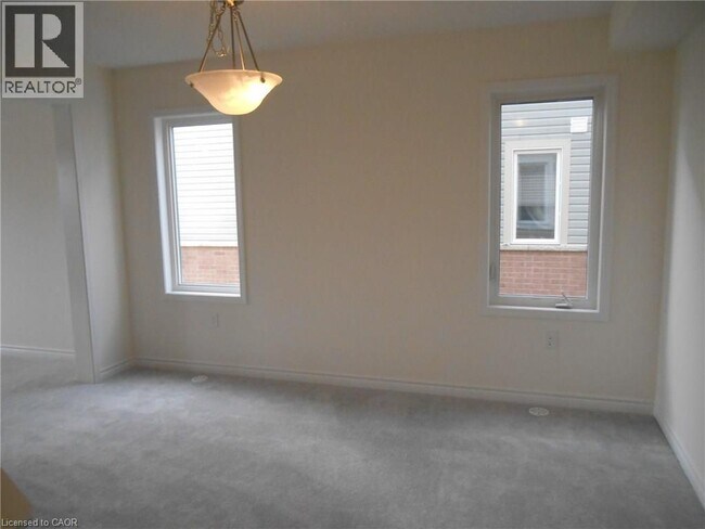 Photo du bâtiment - 15 Outlook Ter