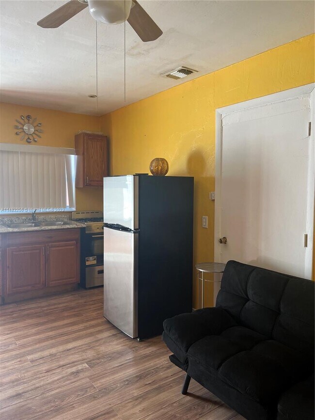 Foto del edificio - 2331 Nassau Dr