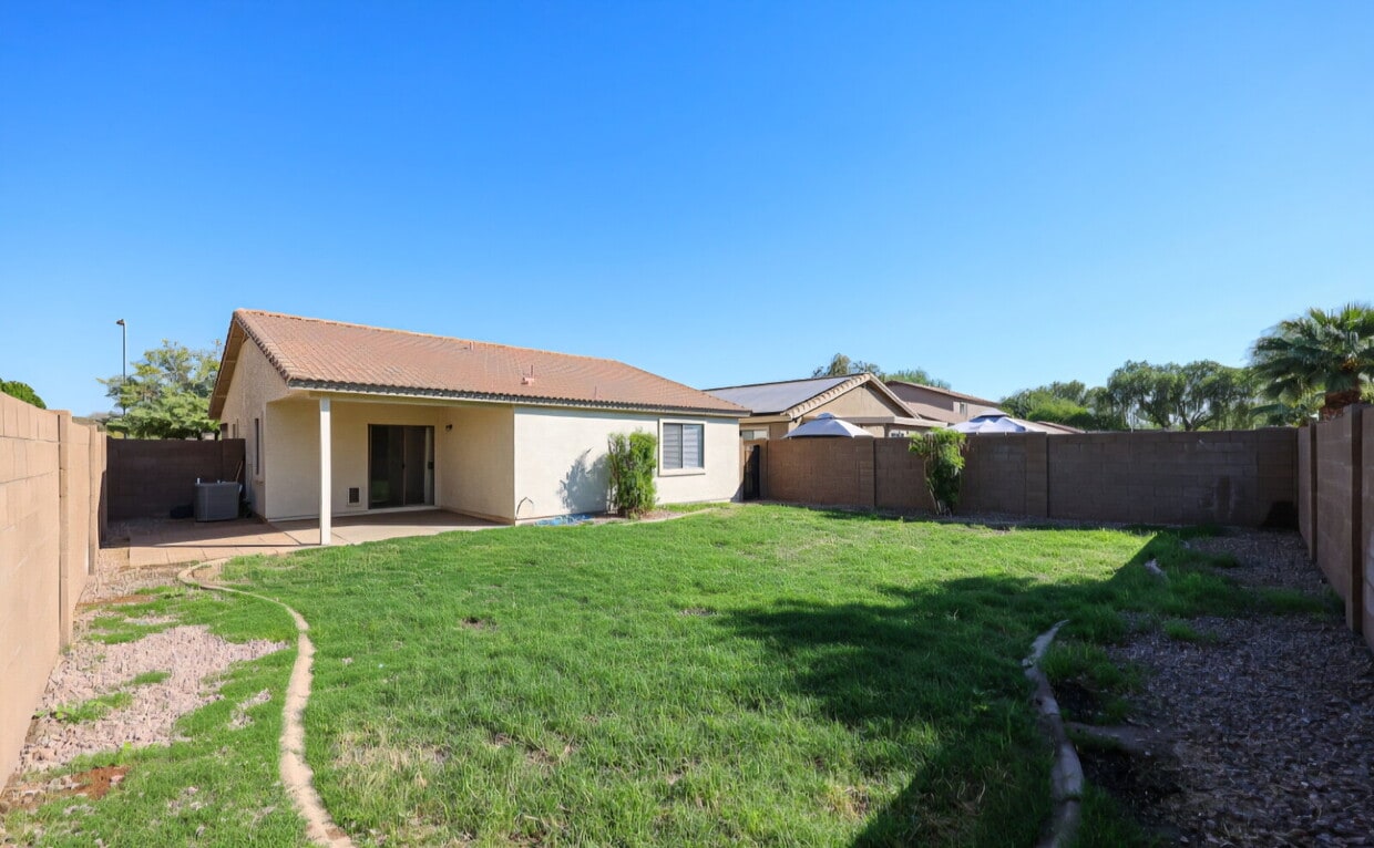 Building Photo - Beautiful Home In Legacy Parc!