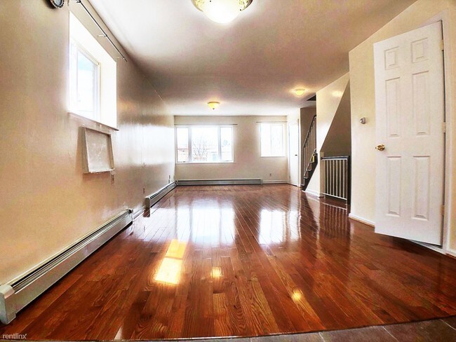 Foto del edificio - 3 br, 2 bath Duplex - 2245 Ryder St