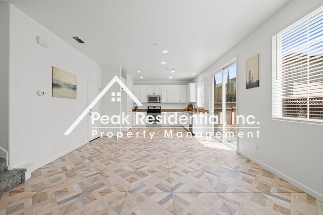 Building Photo - Updated 3bd/2ba Lincoln House