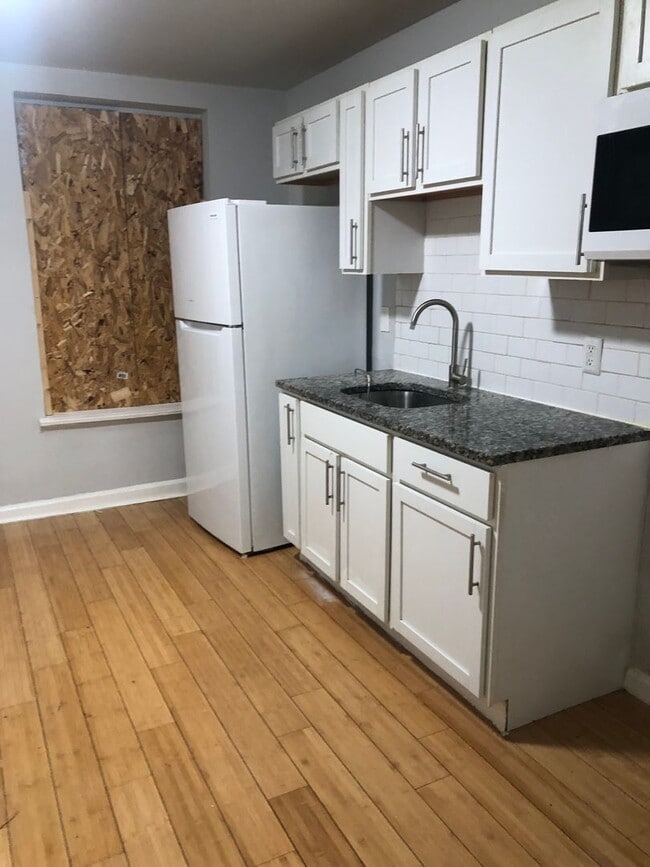 Foto del edificio - 2 bedroom 1 bathroom recently renovated in Baltimore city