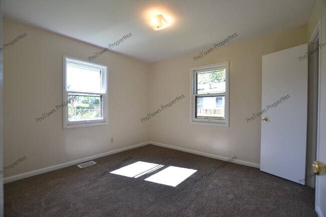 Building Photo - 110 Edison Rd