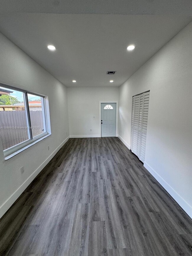 Building Photo - 3038 NW 51st Terrace