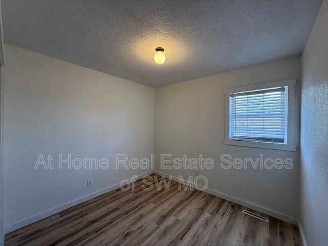 Building Photo - 3342 E Linwood St