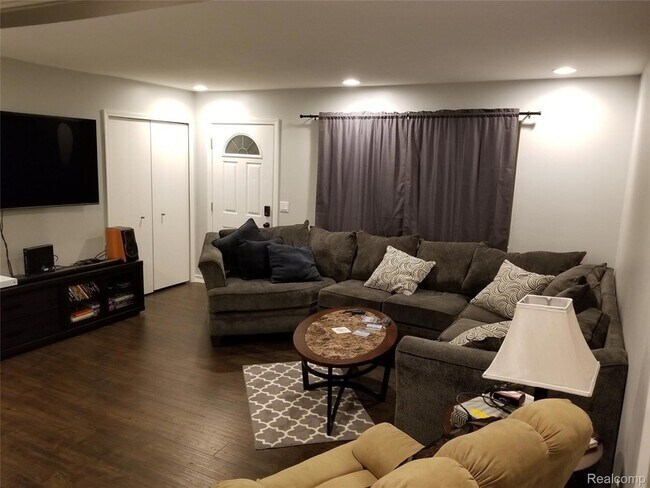 Foto del edificio - 3231 W Utica Rd