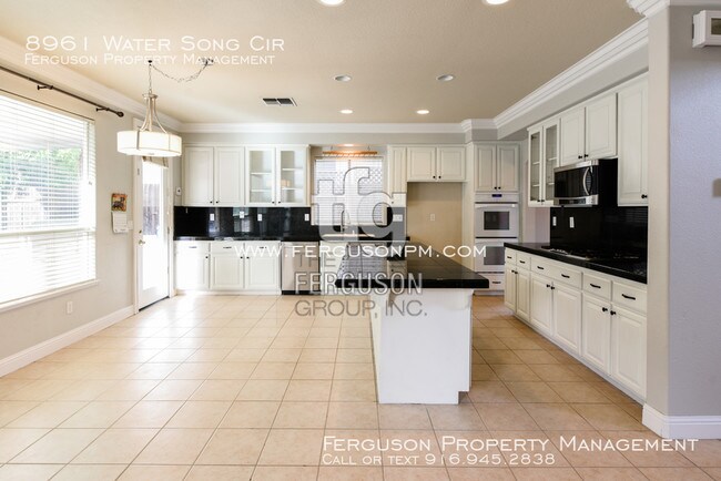 Building Photo - 8961 Water Song Cir