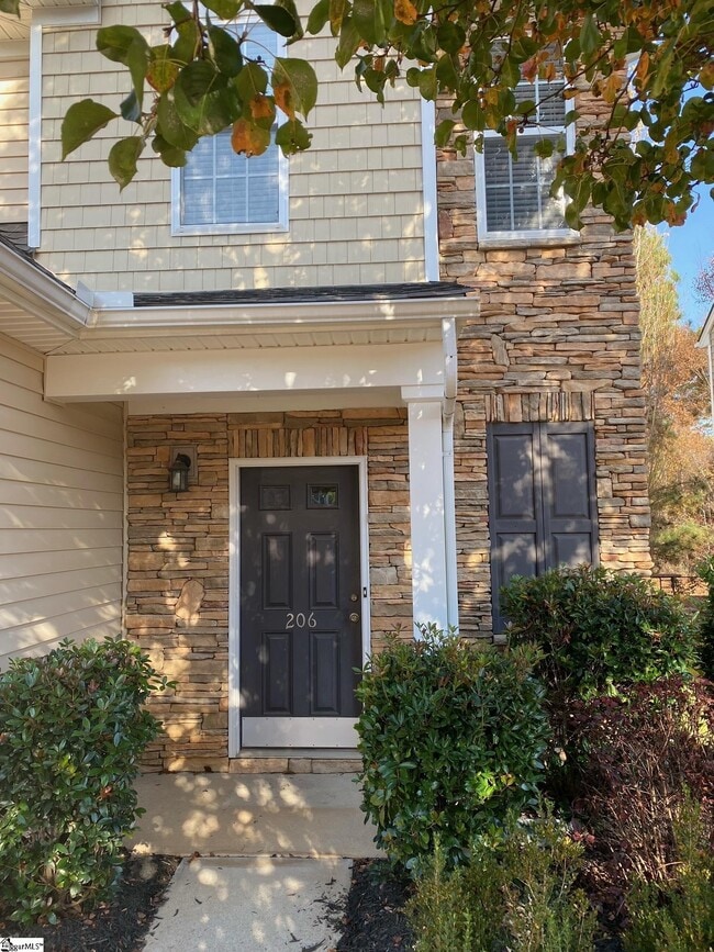 Building Photo - 206 Knoll Ridge Dr