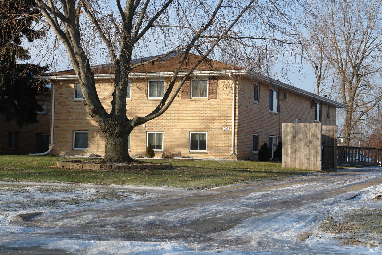 Building Photo - 202 NW College Ave