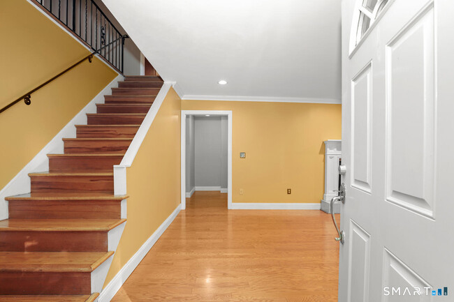 Building Photo - 122 Deforest Rd