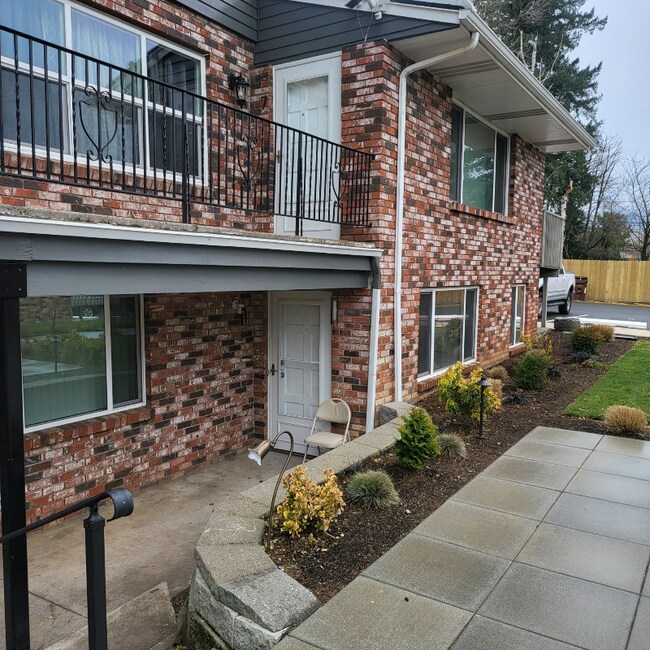 Building Photo - 2755 NE Hogan Dr