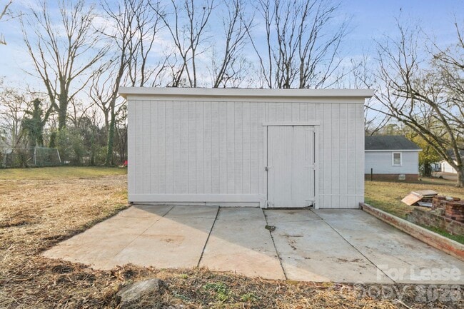 Building Photo - 1703 Lowder St