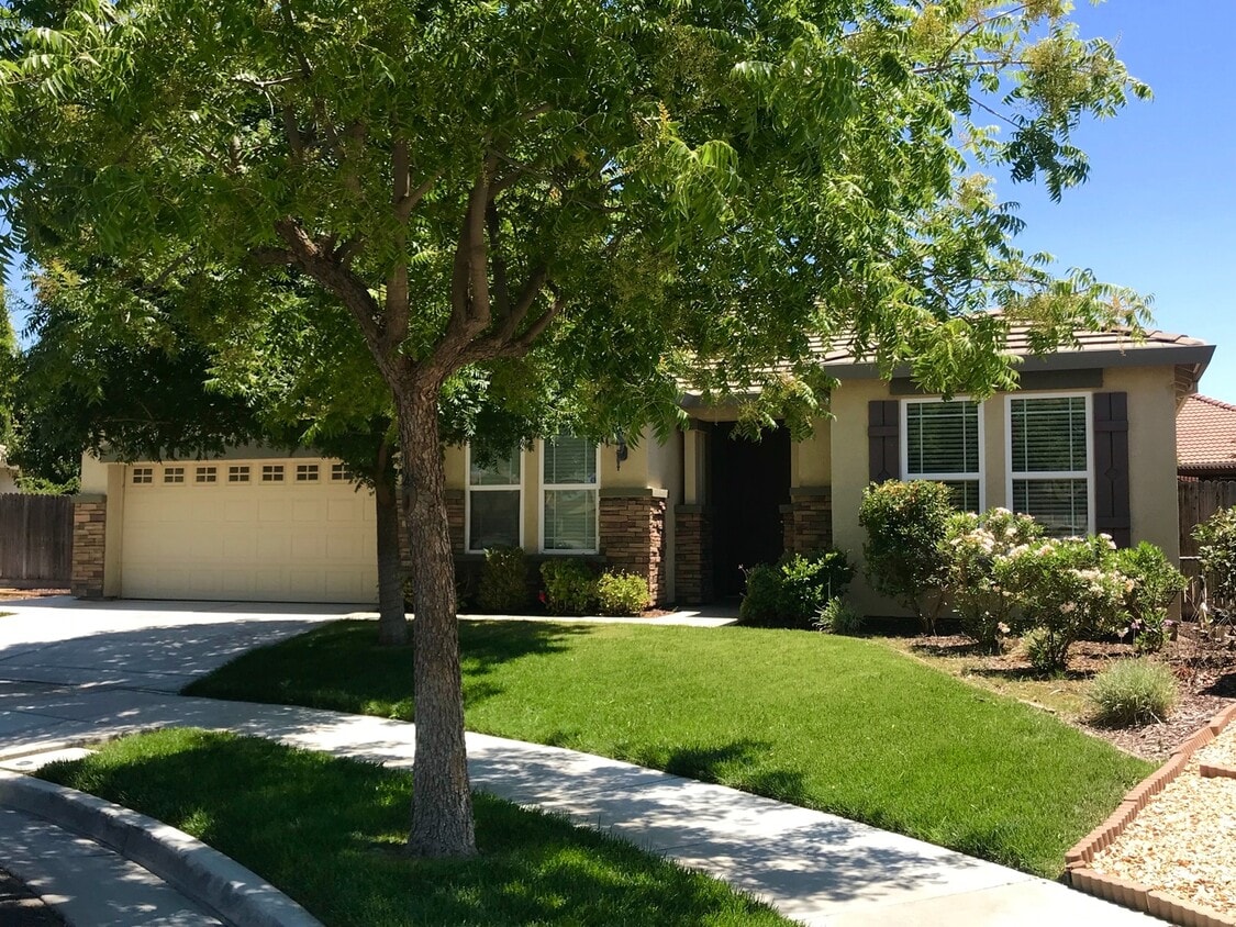 Building Photo - 2093 Maximillian Ct