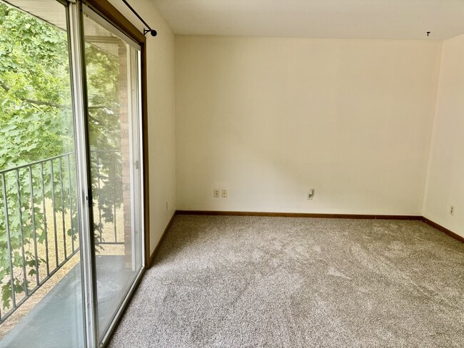 Building Photo - 326 Beeline Rd