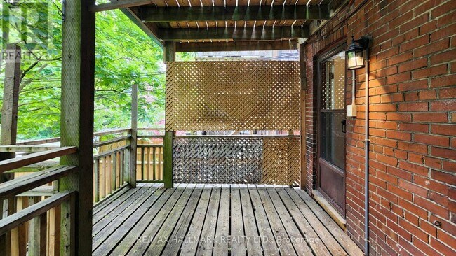 Building Photo - 215 Kingston Rd