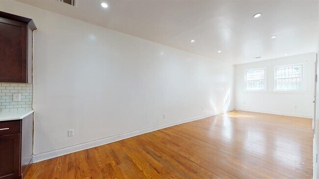 Foto del edificio - 131 Brunswick St