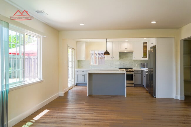 Building Photo - 3071 Yucca Ave