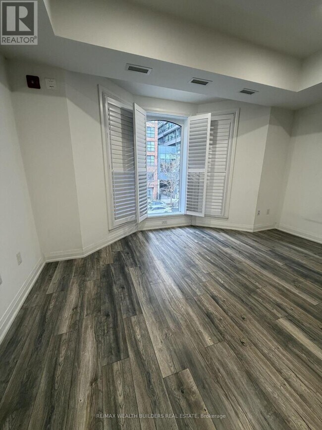 Building Photo - 217 Jarvis St