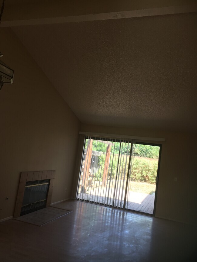 Foto del edificio - 126 Oakdale Ln