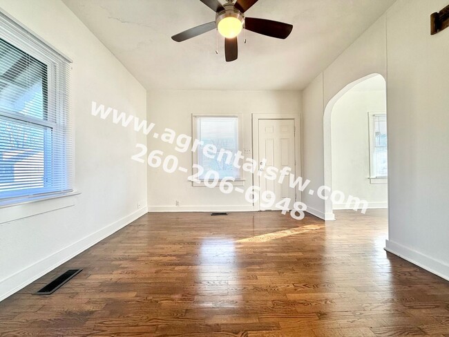 Building Photo - 2 Bedroom House