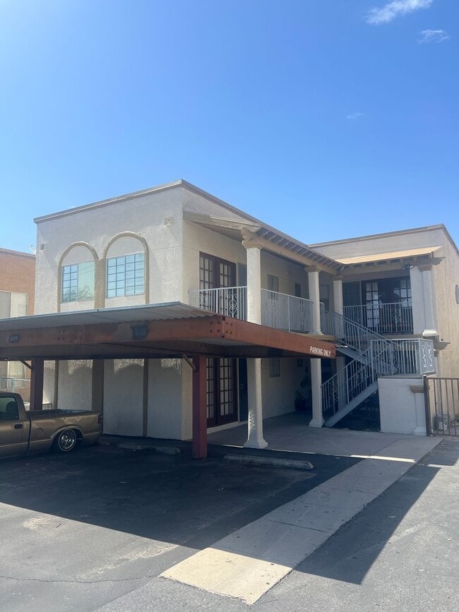 Building Photo - 531 E Jacinto St