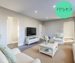 Building Photo - 22 Willow Dr