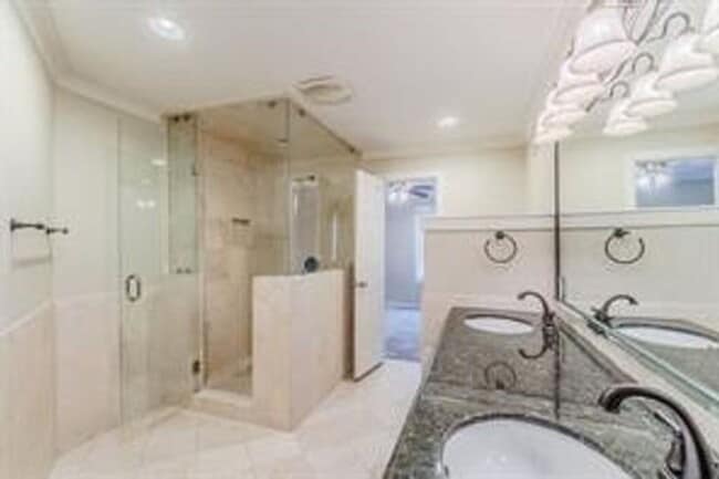 Building Photo - Ready to move in.....