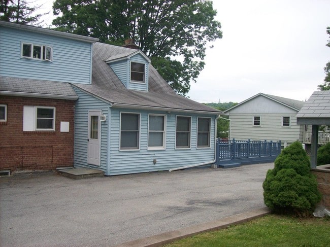 Building Photo - 156 Temple Hill Rd