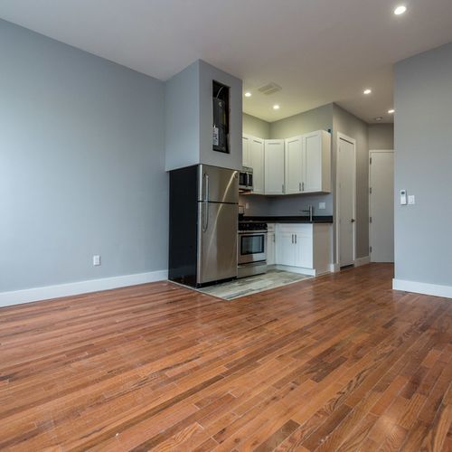 Foto principal - 355 S 4th St