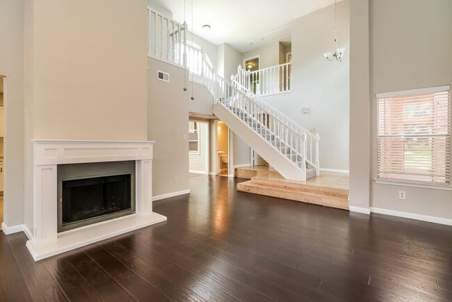 Foto del edificio - 6637 Queensclub Dr