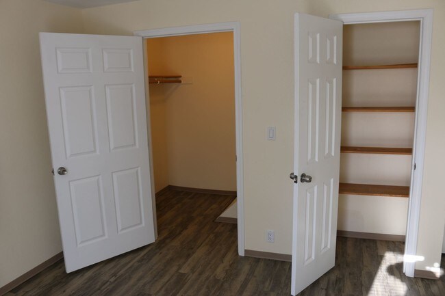 Building Photo - 1516 N Brook Ct