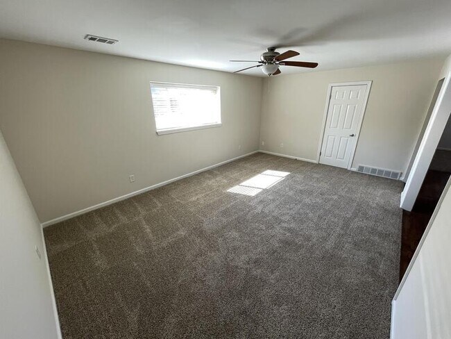 Foto del edificio - 135-145 Lafayette Rd. - 135-5