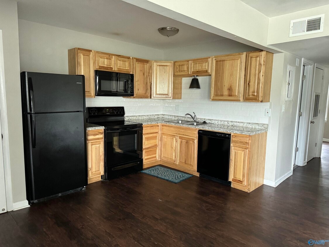 Primary Photo - 12105 Carriage Ct SE