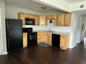 Building Photo - 12105 Carriage Ct SE