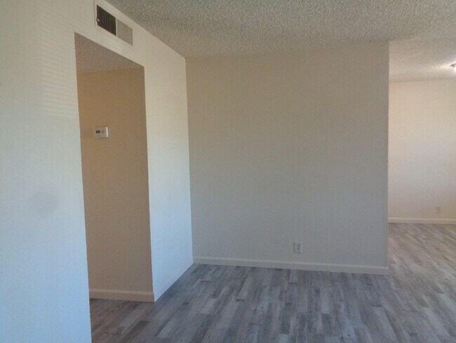 Foto del edificio - 958 S Barrett Rd