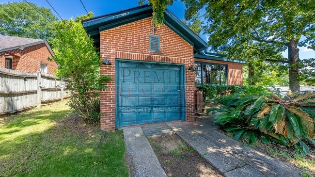 Building Photo - 3105 Woodlawn Ave