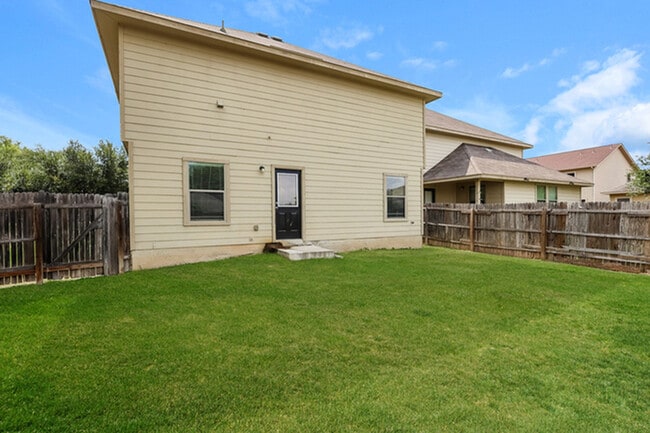 Building Photo - 2615 Majestic Dr
