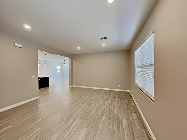 Building Photo - 416 S 202nd Ln