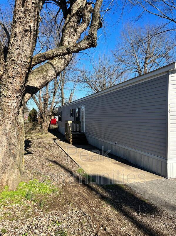 24 Locust St, Hopkinsville, KY 42240 House Rental in Hopkinsville, KY