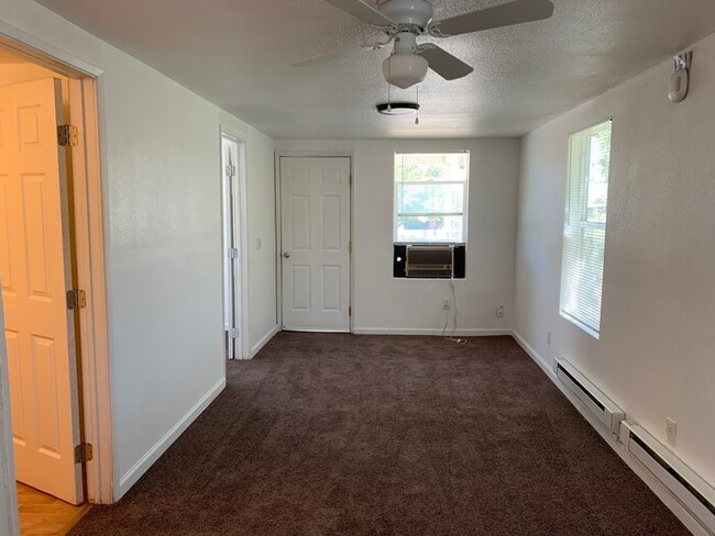 Building Photo - Cozy Corcoran home for rent!