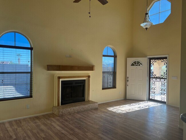 Foto del edificio - Beautiful 3 Bed/2.5 Bath 2 Story Home in d...