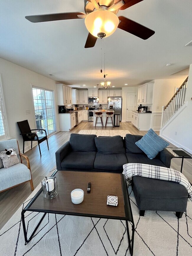 Building Photo - Extremely well kept 3 Bedroom avail in The Landing at Mill Creek!