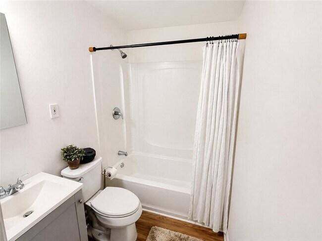 Foto del edificio - 2494 Baker Rd NW