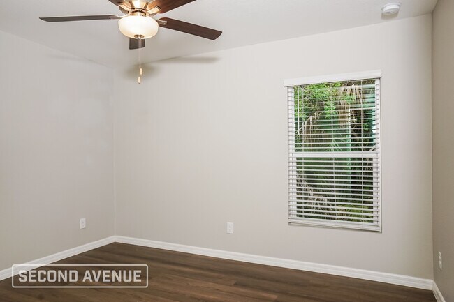 Foto del edificio - 678 Rutland Cir