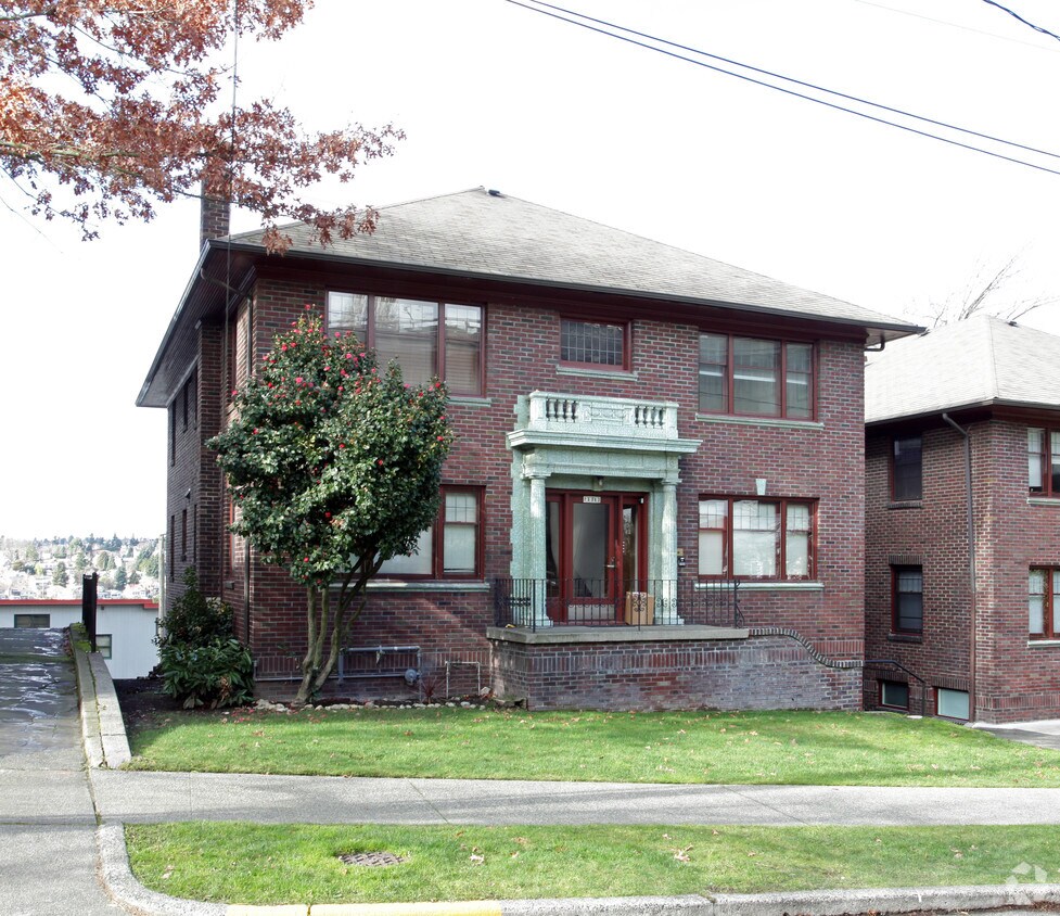 Primary Photo - 2919 Franklin Ave E