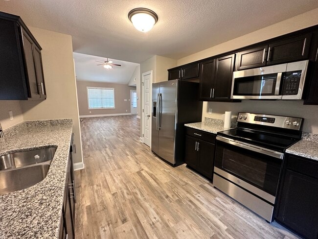 Building Photo - 804 Lillian Grace Dr