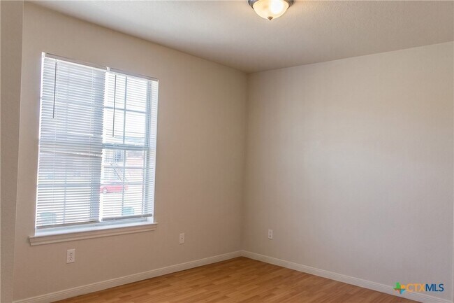 Foto del edificio - 413 Brittney Way